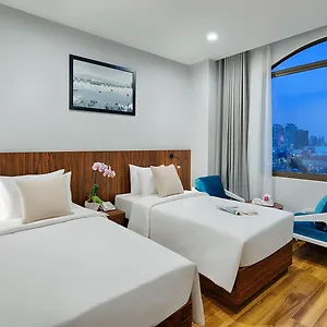 Happy Life Grand & Rooftop Skybar Ho Chi Minh